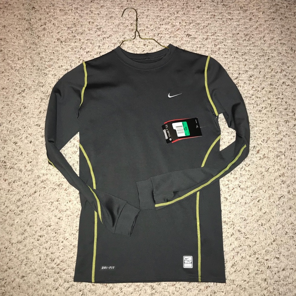 NWT Nike pro combat Long sleeve Tshirt (Boys XL)